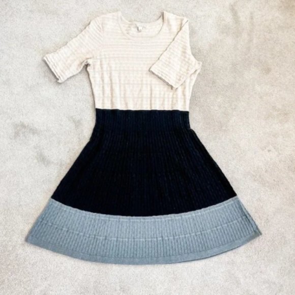Dress Barn Dresses & Skirts - 🔥Host Pick🔥3/$20 Dress Barn Short Sleeve Sweater Dress